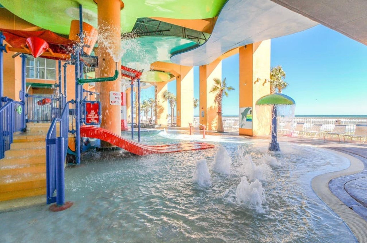 One of the two waterparks at Splash Resort with fountains and a waterslide
