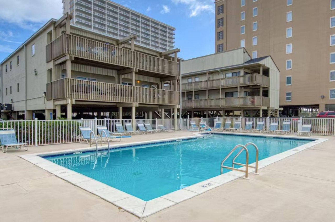 472136 Gulf Village  828 0 202312 43