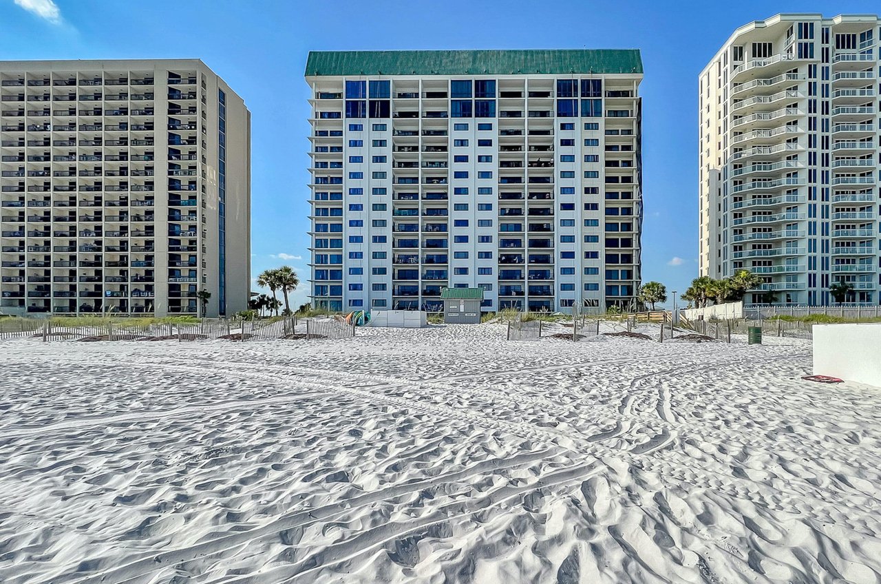 The highrise has balconies providing sweeping Gulf views.