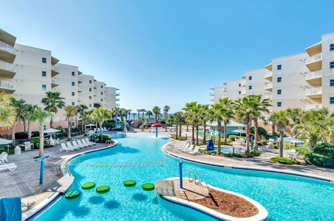 The spacious outdoor swimming pool in front of Waterscape in Fort Walton Beach Florida