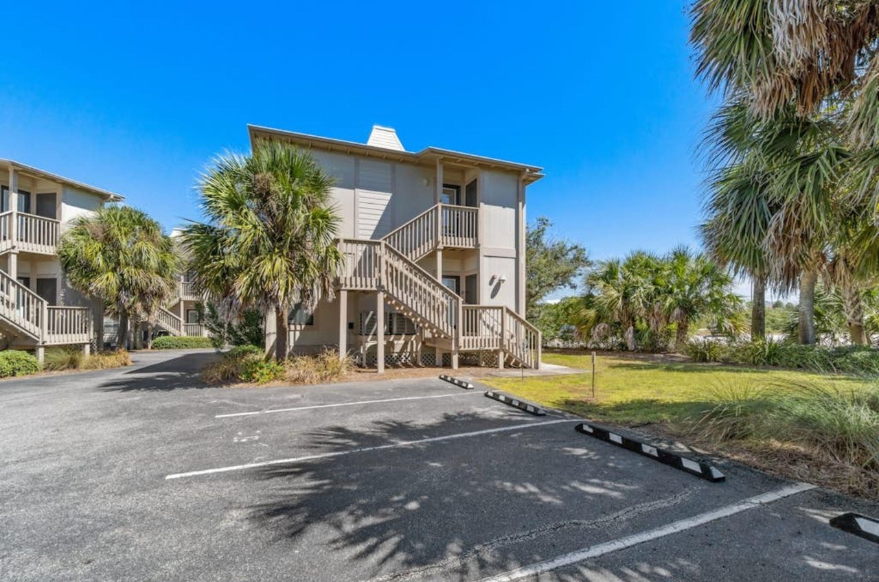 The complimentary parking in front of Molokai Villas