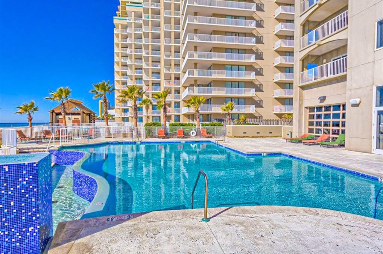The outdoor swimming pool in front of Escapes to the Shores in Orange Beach Alabama