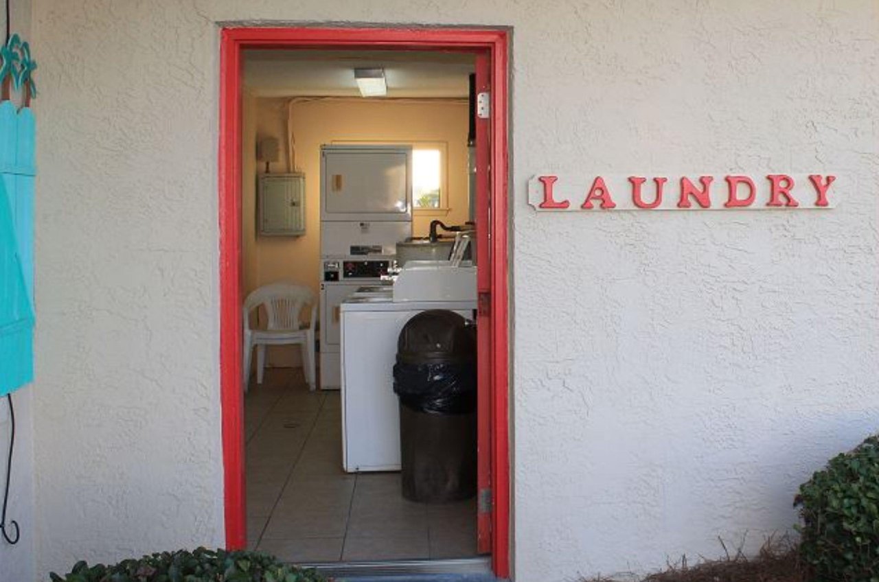 Guests easily stay keep beachtowels clean and ready to use with the community laundry.