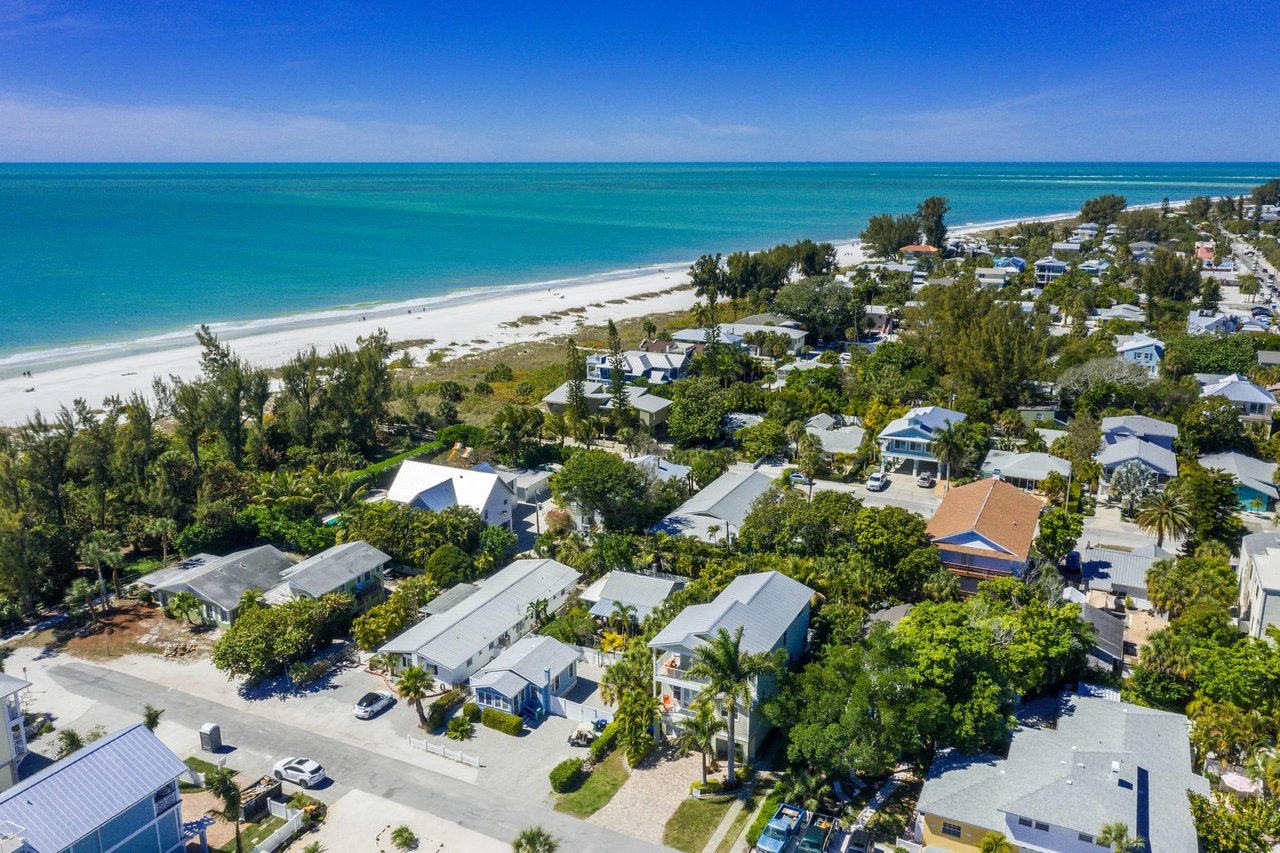Anna Maria Island Houses are never far from the coast