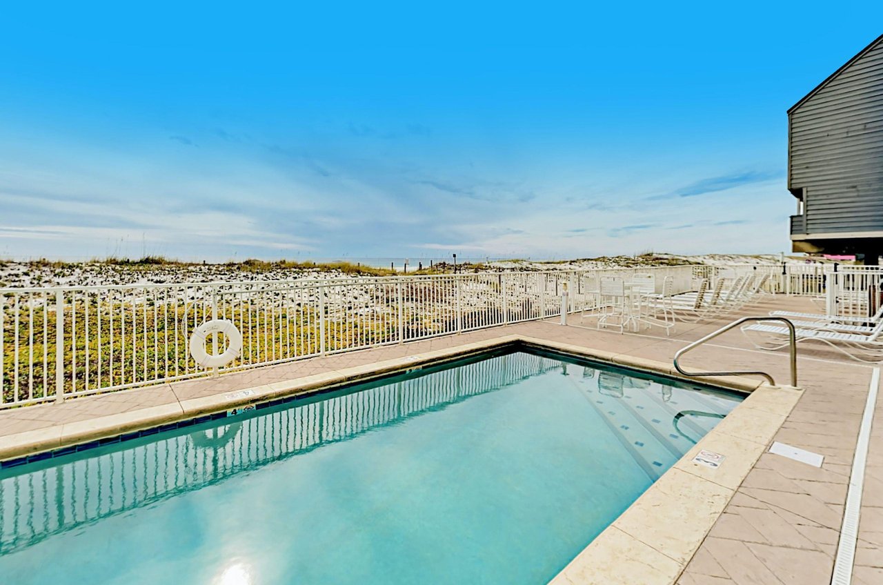 473577 Castaways  1455 0 202311 43