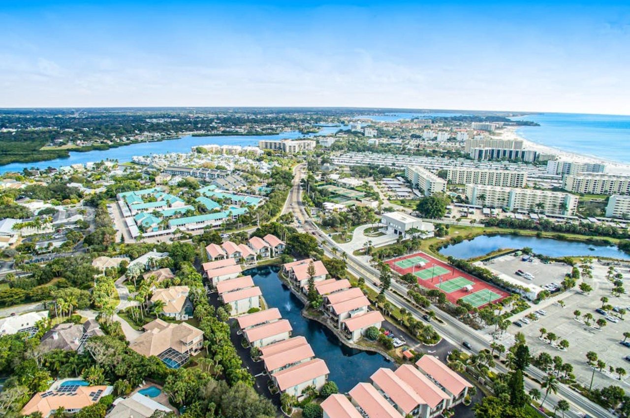 Look below to book your next stay at one of the beautiful rental homes in Siesta Key, Florida