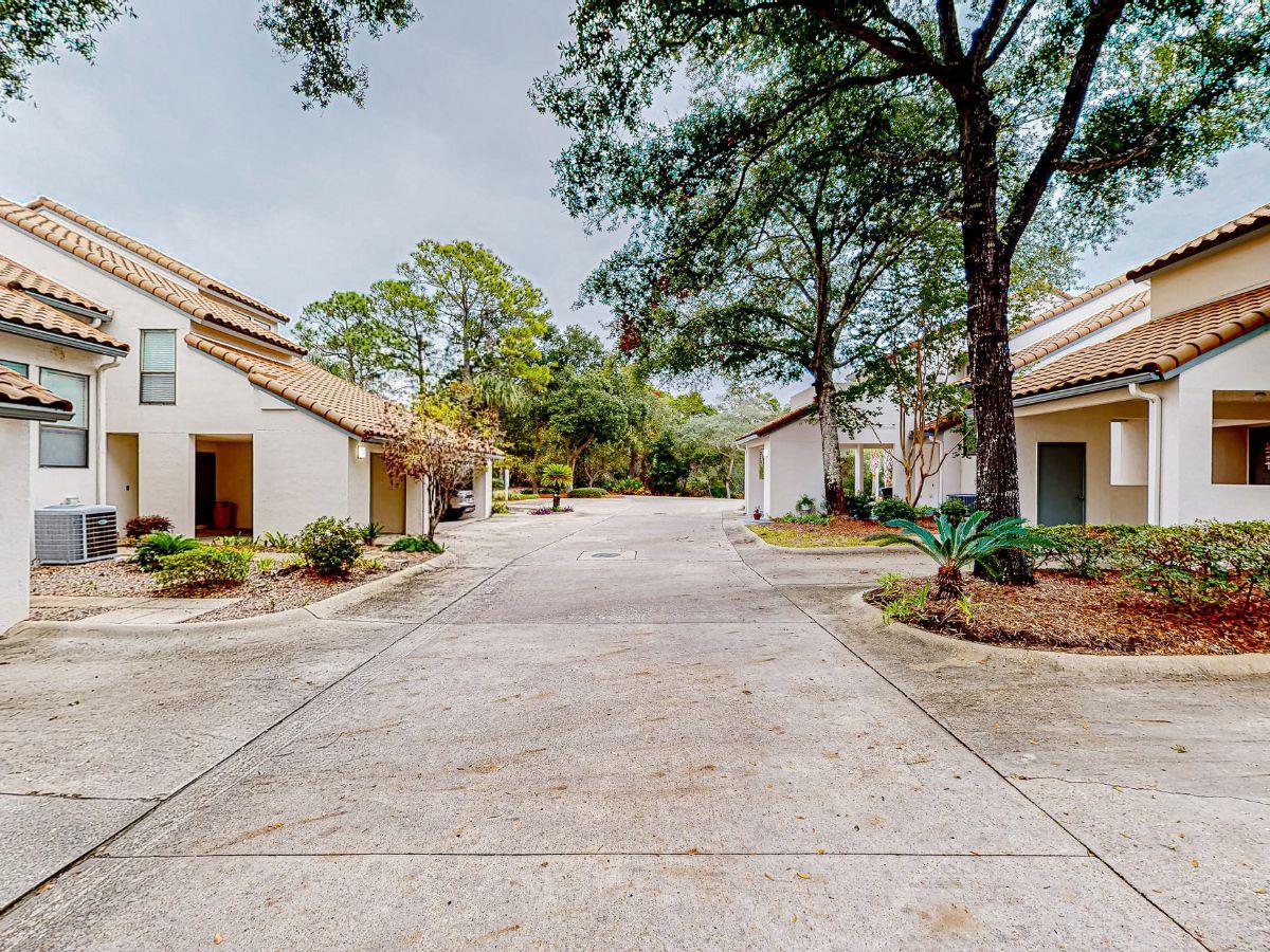 477014 Topsl Tennis Village  1880 0 202310 5135