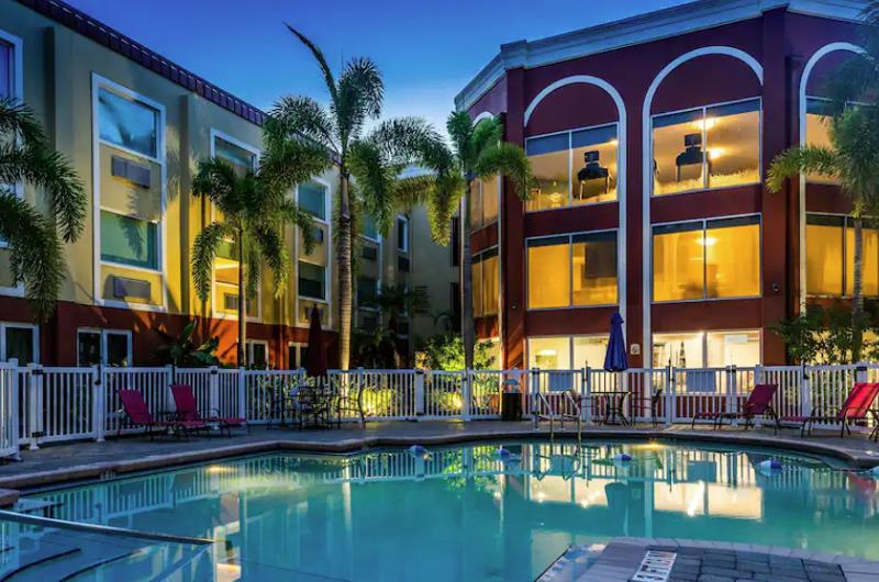 477546 Holiday Inn Express Bradenton West  1969 0 202111 5132