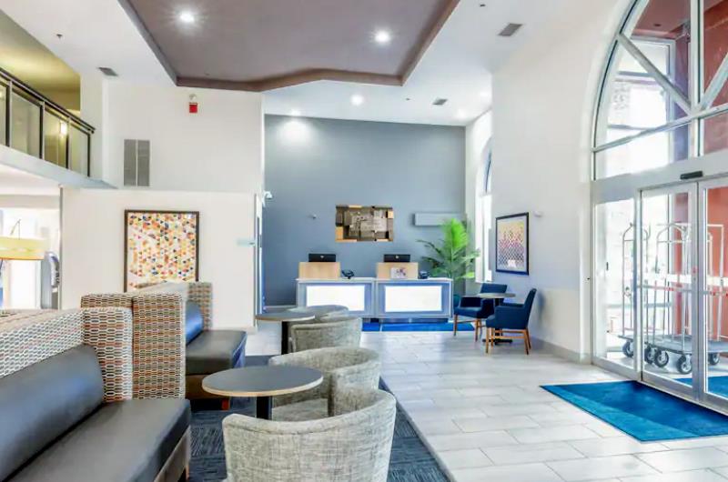 477549 Holiday Inn Express Bradenton West  1969 0 202111 5135