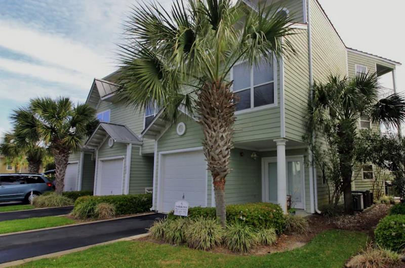 Guests appreciate parking in the unit garages.