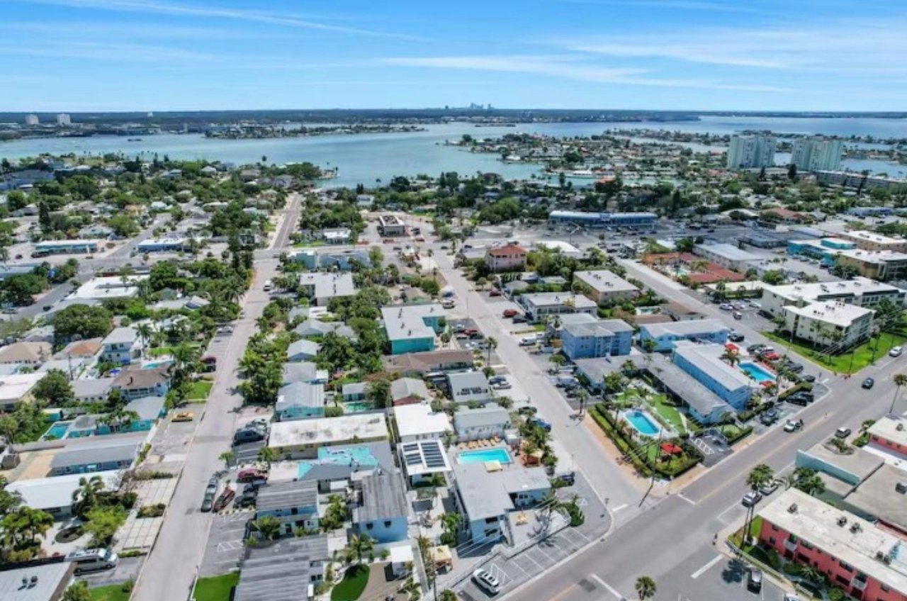 477629 St Pete Beach Condo Rentals  1987 0 202312 5134