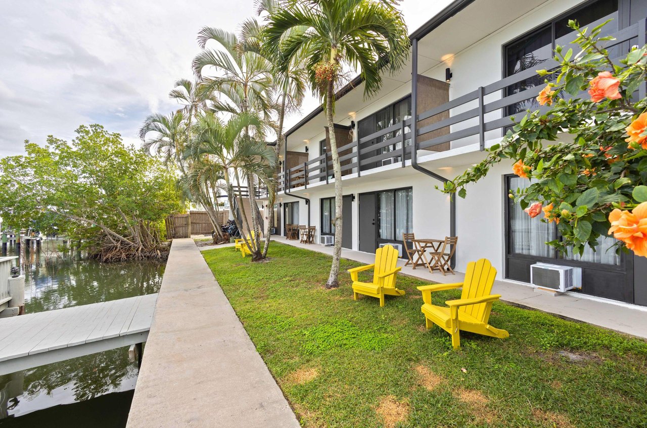 477836 Capri Condo Rentals Naples  2018 0 202312 5132