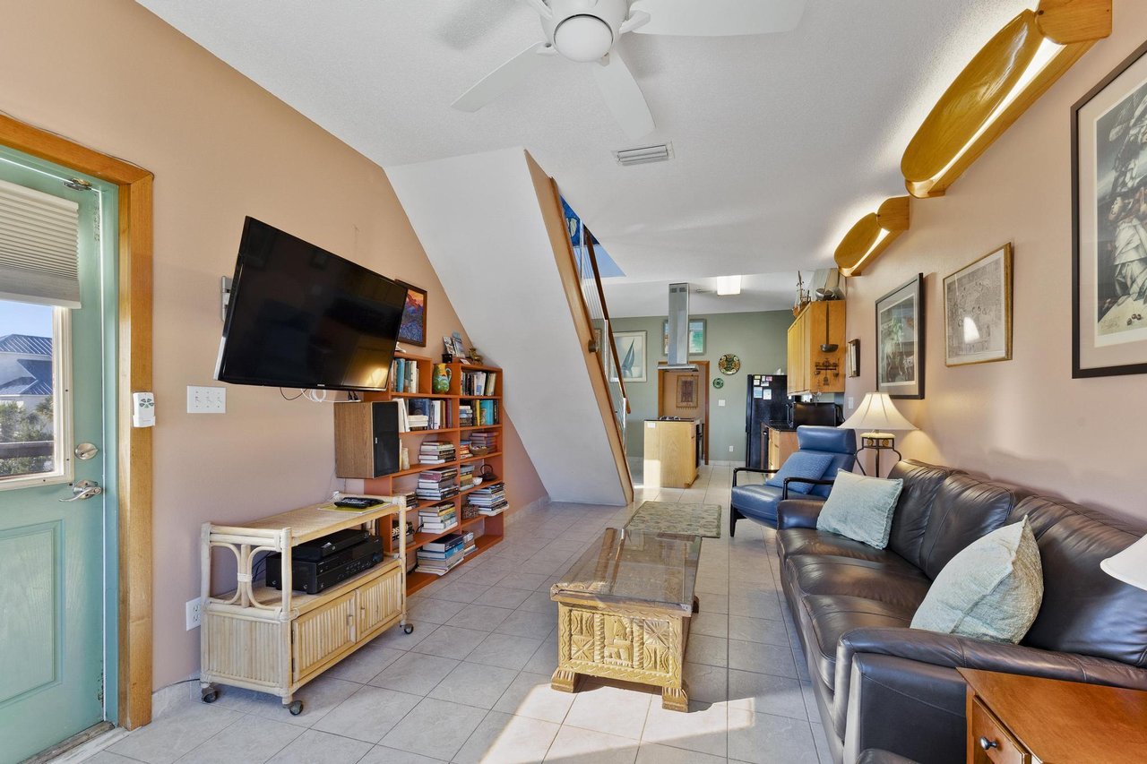 Ariola 107  The Treehouse 4