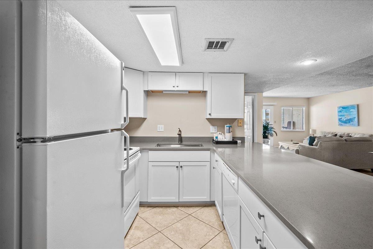 Holiday Surf and Racquet Unit 520 4