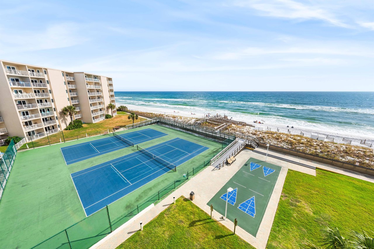 Holiday Surf and Racquet Unit 505 1