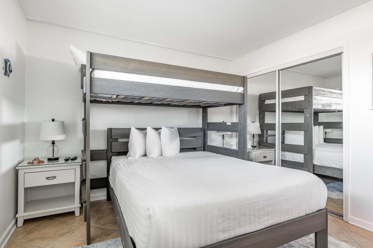 Holiday Surf and Racquet Unit 415 5