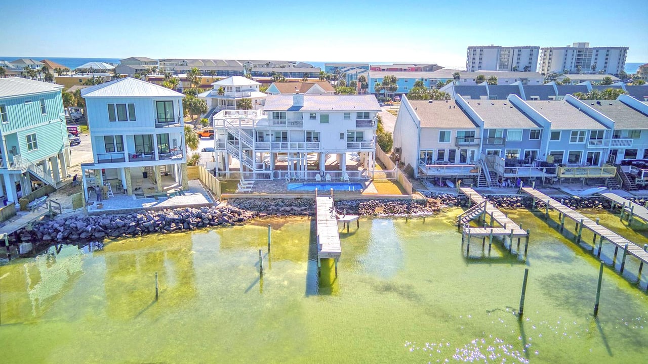 Ensenada Uno 1705  THE LAUGHING FISH 3