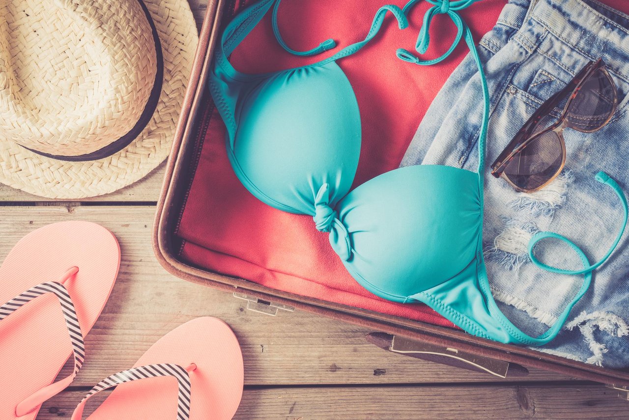 115378 Bikini In Suitcase