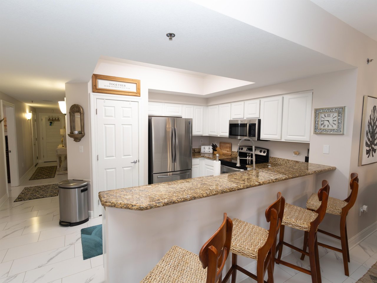Kitchen with Breakfast Bar