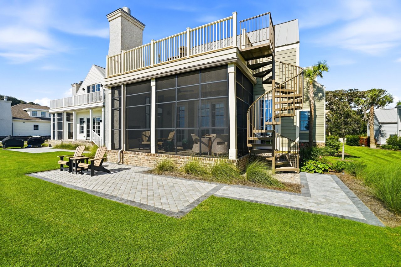 Three outdoor settings face the coast, linked by an exterior spiral stair.