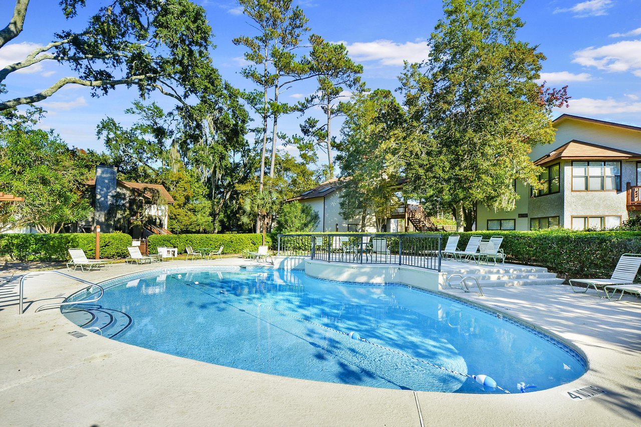 Harbour Oaks Pool – St. Simons Condo Rental