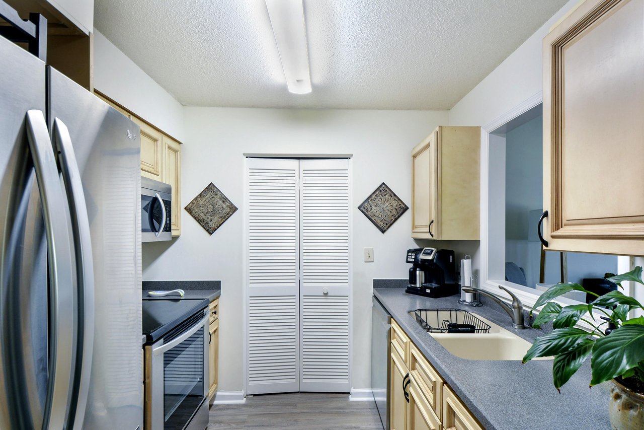 Full Kitchen – Harbour Oaks 316, St. Simons Island