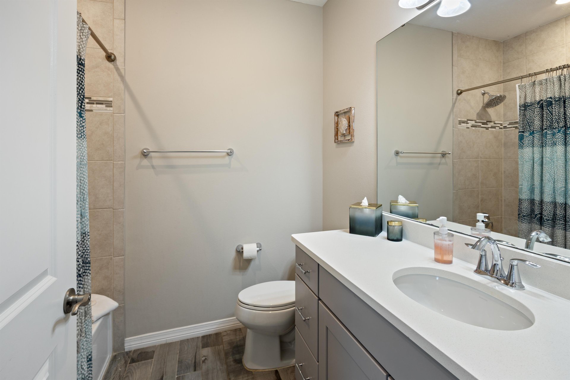 Tub  shower combo is great for soaking the beach away