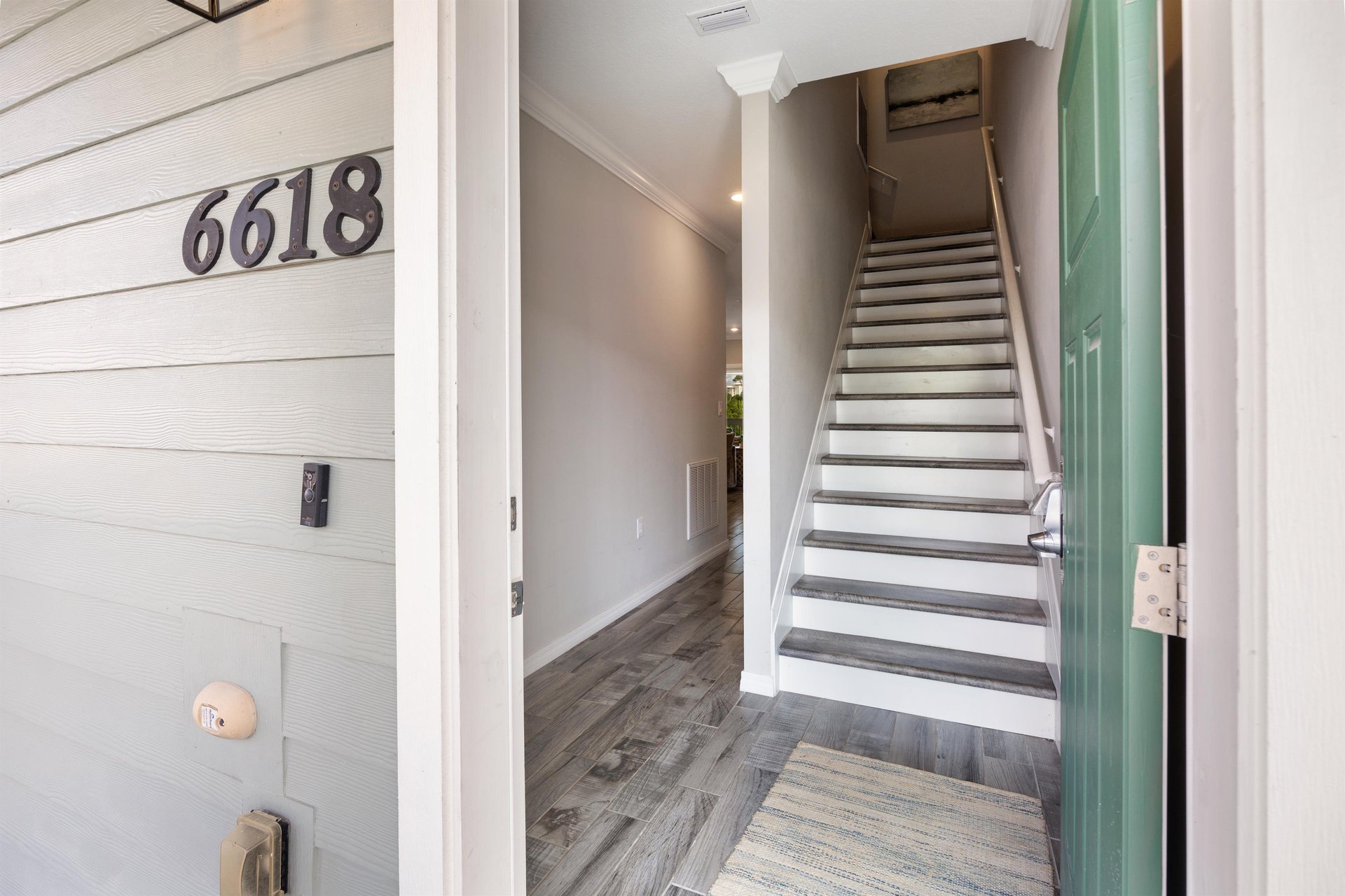 Entrance on 2nd floor