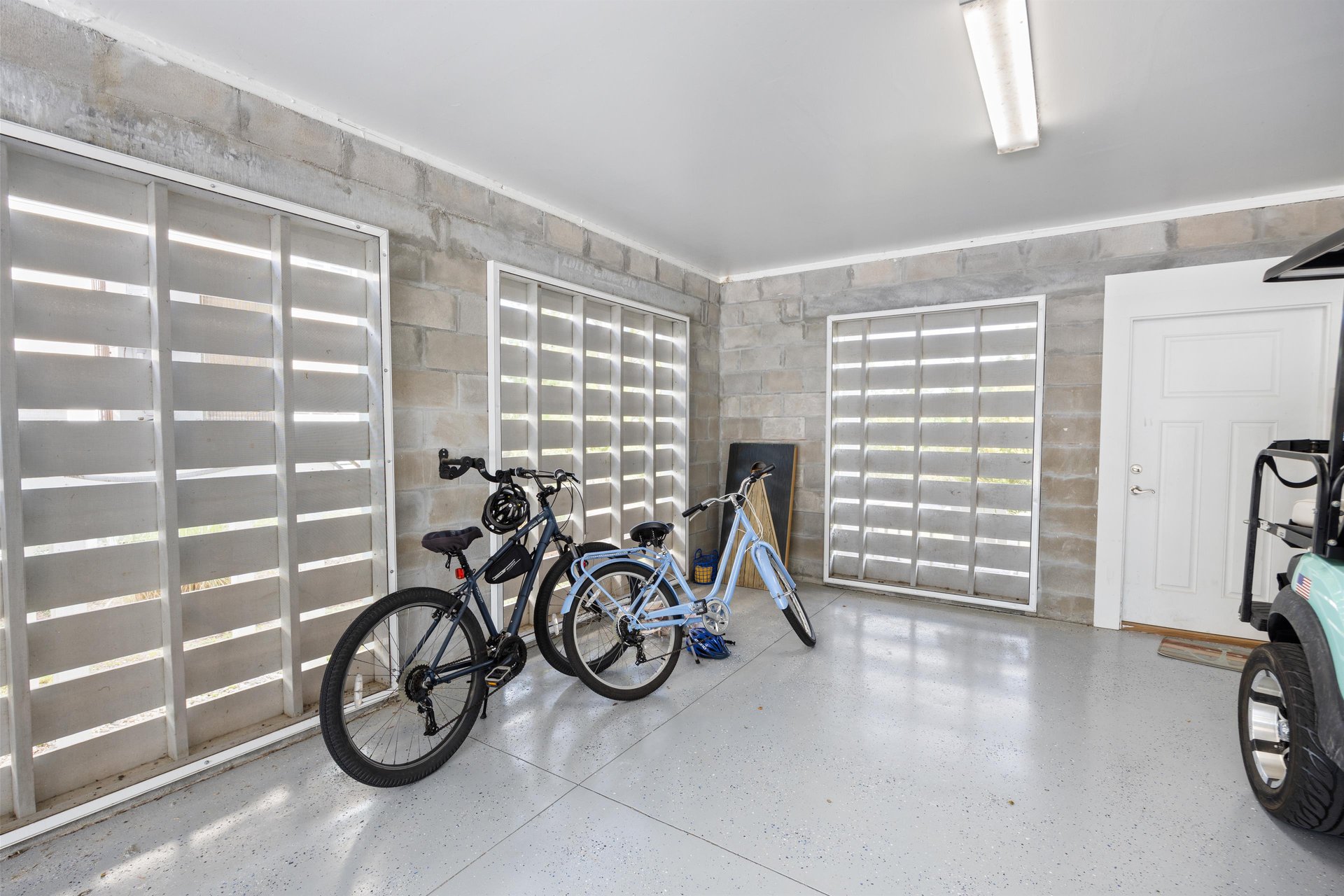 The owners allow guests to borrow their beach bikes while vacationing.