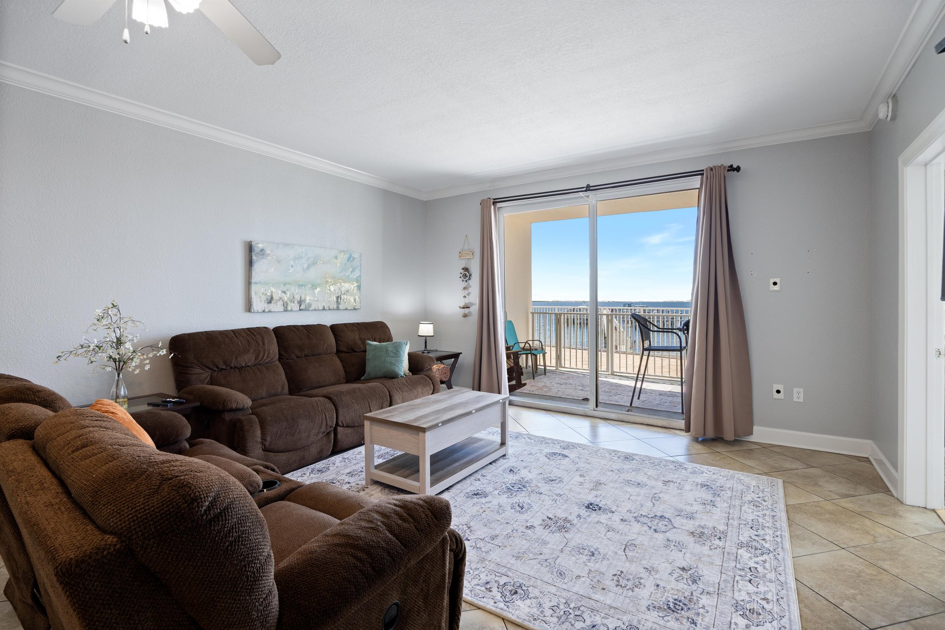 Sit on your extra large waterfront patio and watch the yachts meander past or watch for Blue Angels to buzz the beach on practice days.