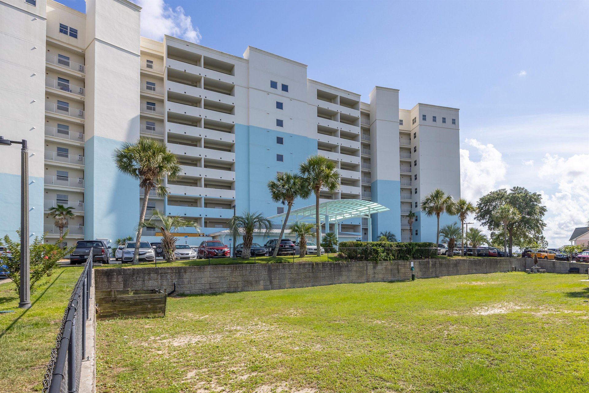 Harbour Pointe grounds.