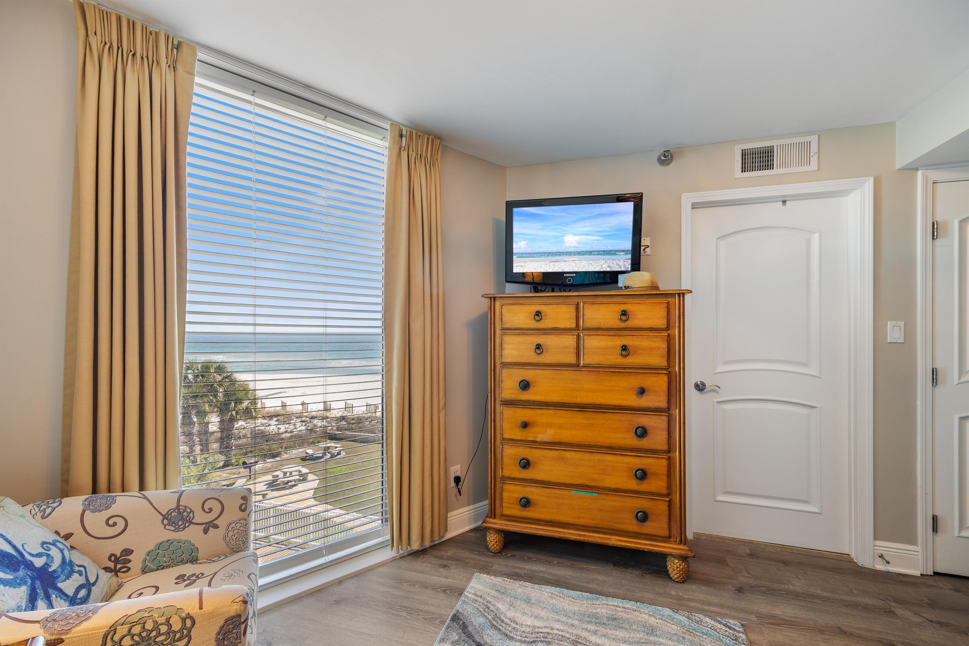Guest bedroom with full over queen bunk bed.