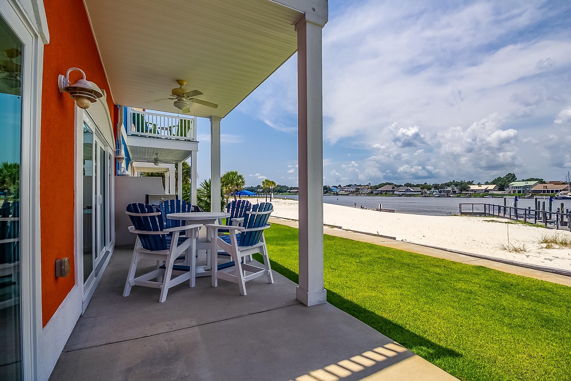 Walk outside to the big white beach on the quietwater of the Intracastal waterway. Kayaks and life jackets provided by owner.