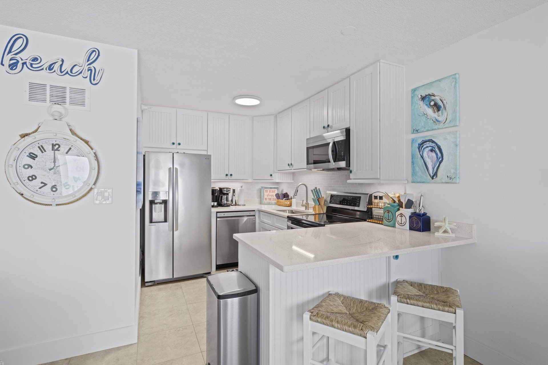 Light and bright modern kitchen.