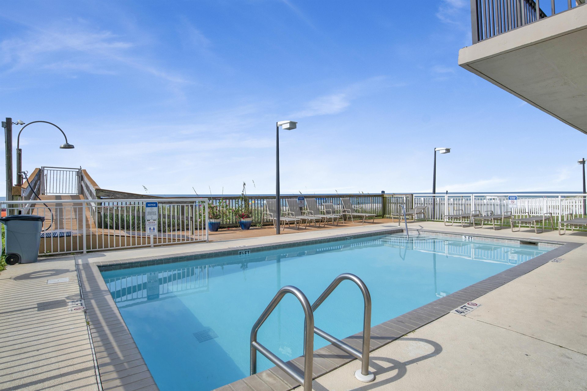 Ocean Breeze East 404 by PKRM
