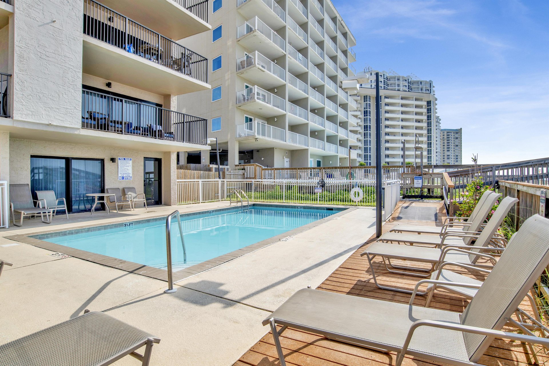 Ocean Breeze East 404 by PKRM