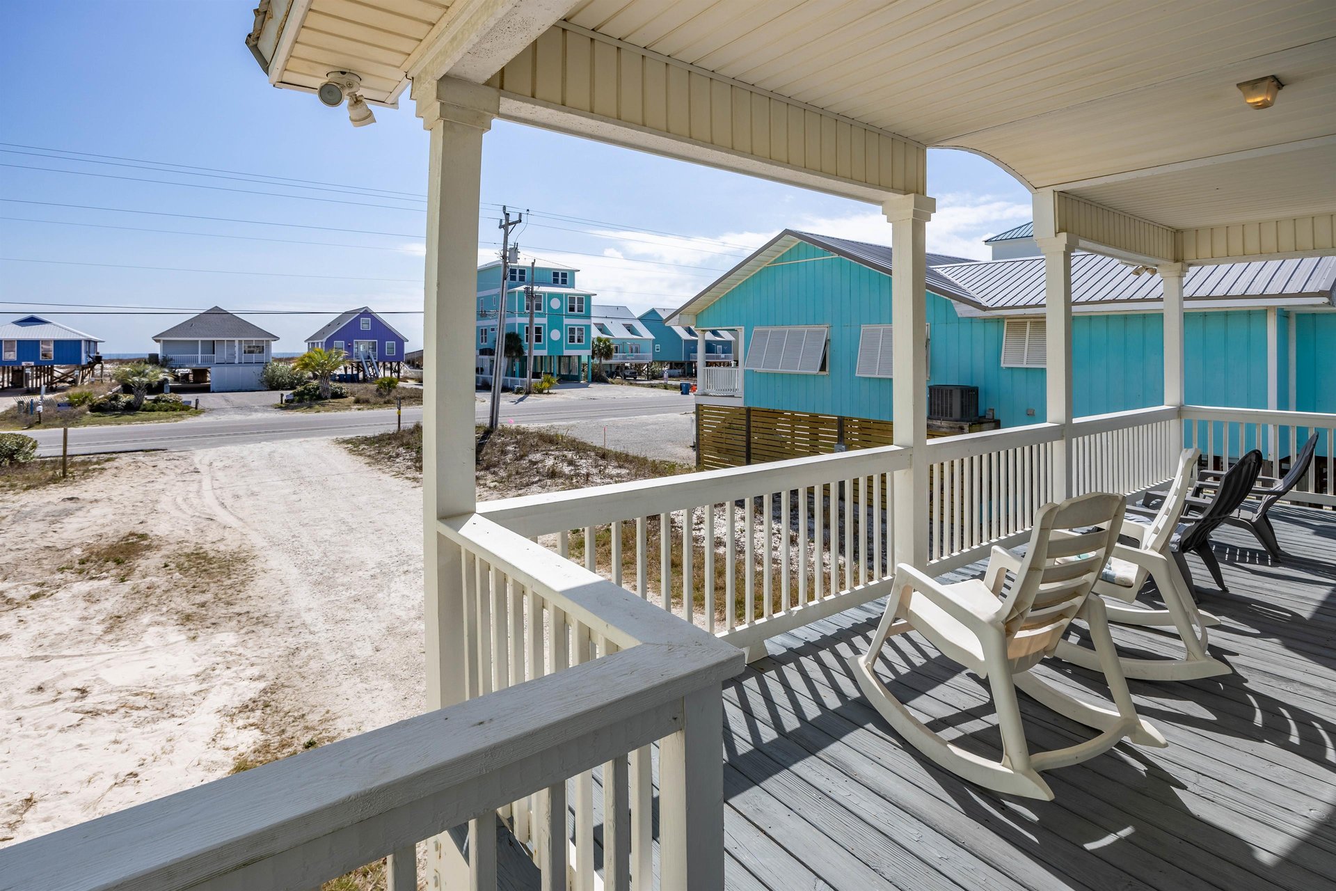 Charming dogfriendly coastal cottage with private deck and easy access to the sugarwhite sands