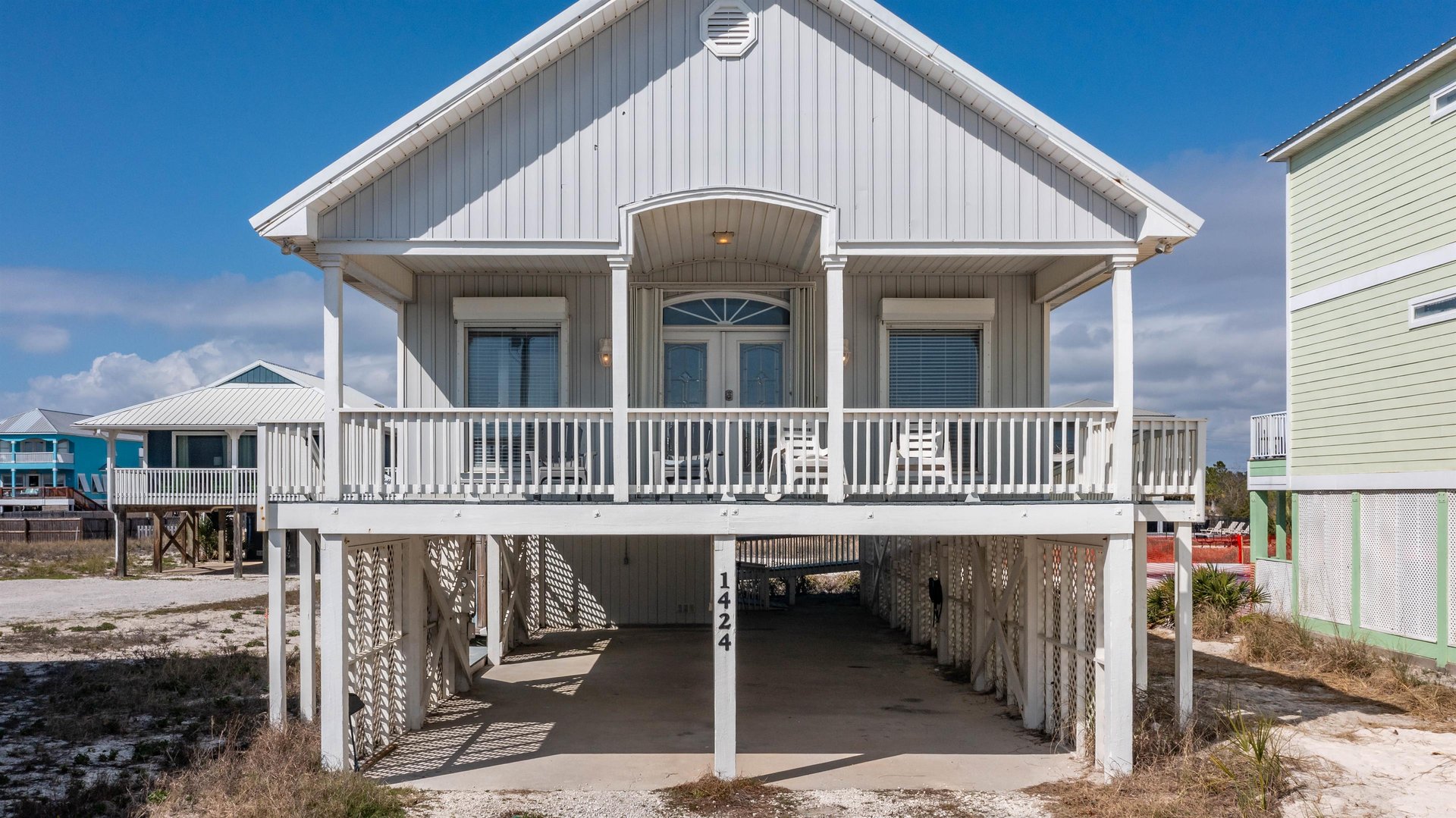 Charming dogfriendly coastal cottage with private deck and easy access to the sugarwhite sands
