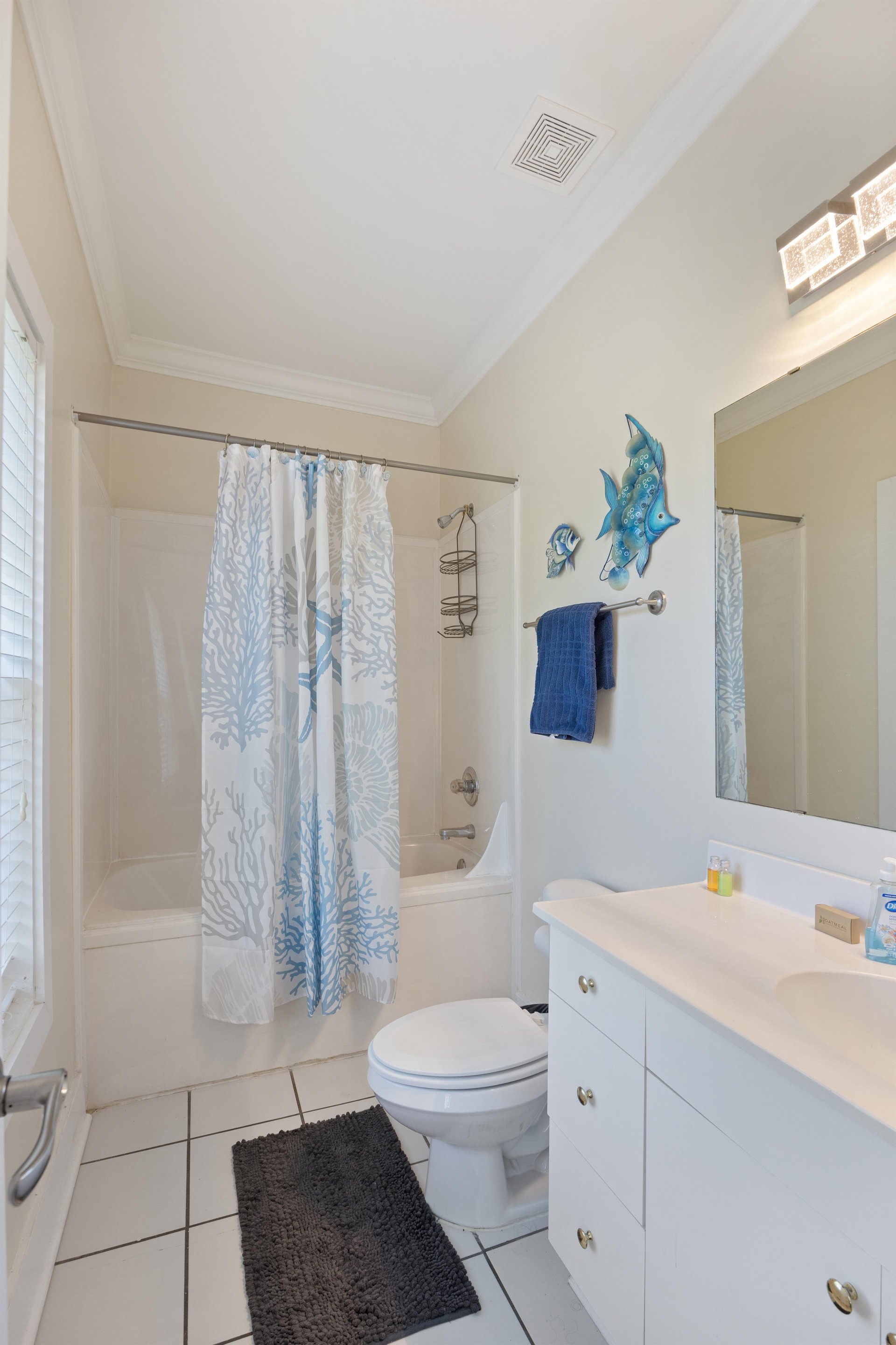 Full guest bathroom with tubshower combo—gives everyone their own space to get ready