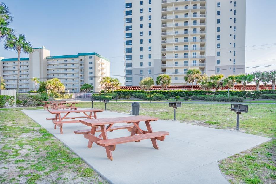 6 Grand Caribbean West 116 Picnic Grill Area