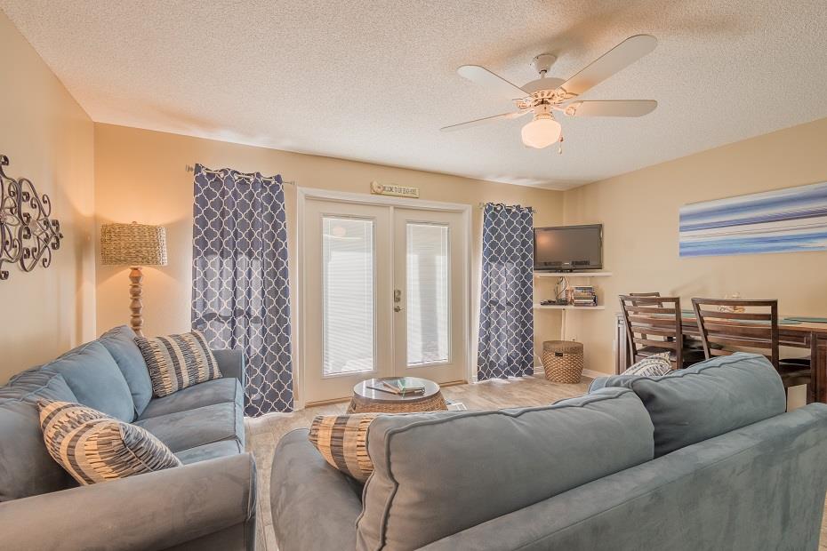 17 Grand Caribbean West 116 Living Room