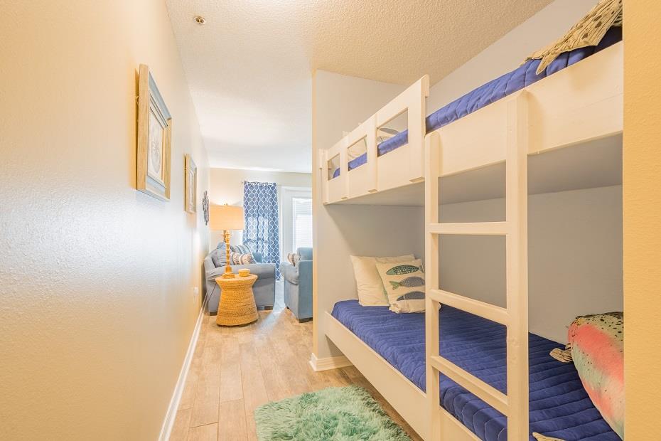 23 Grand Caribbean West 116 Hallway Bunks