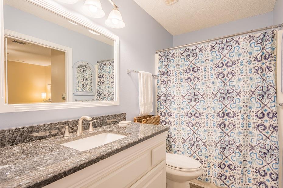 27 Grand Caribbean West 116 Bathroom