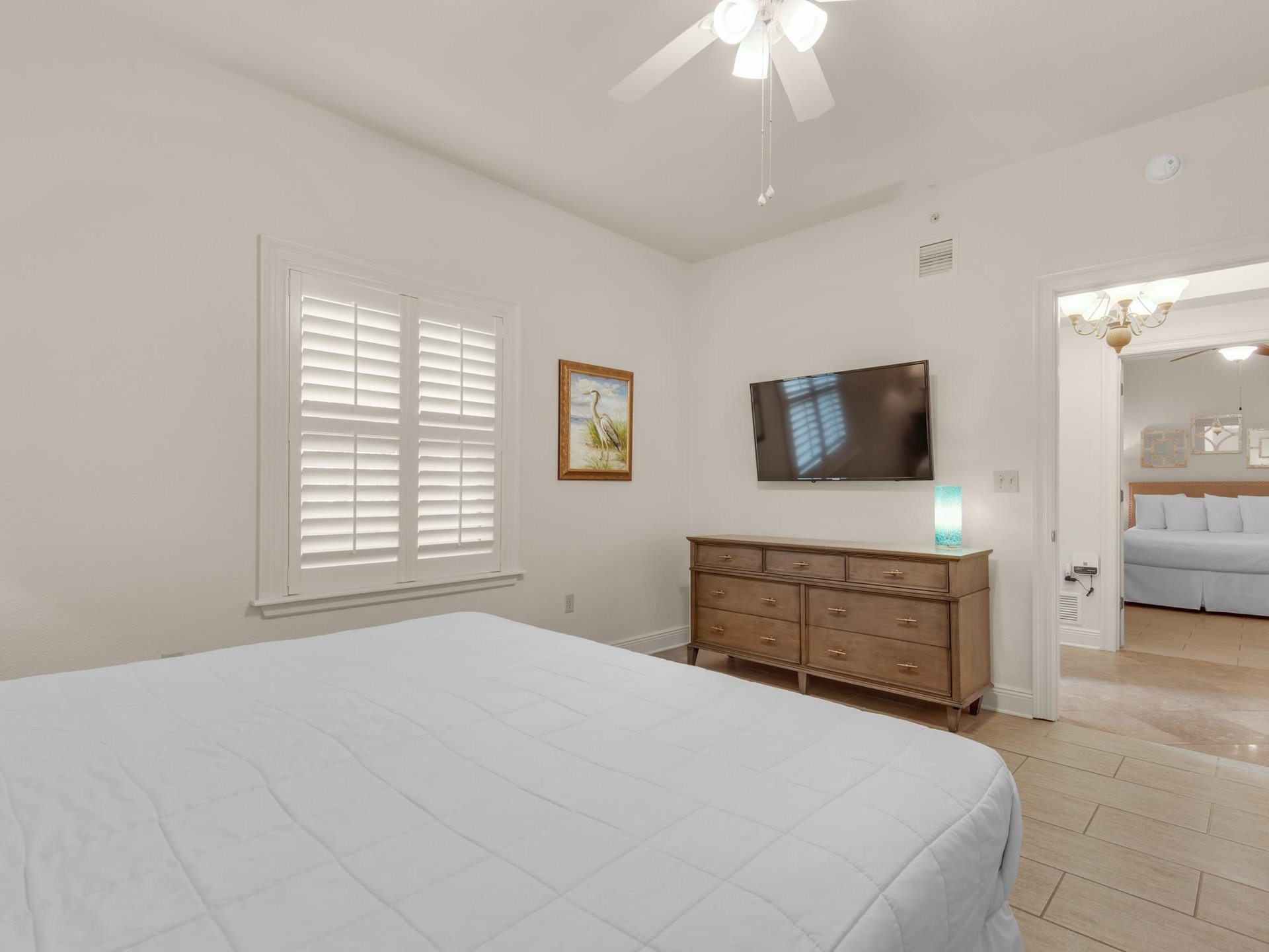 Guest bedroom with Flat Screen TV and King Bed