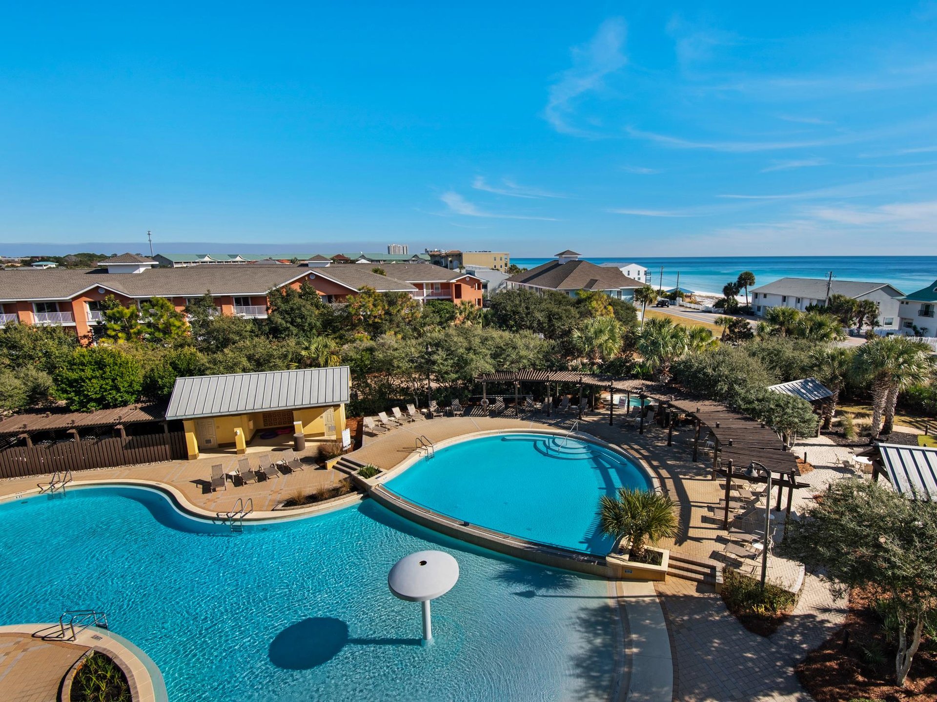 Beautiful Zero Entry Pool