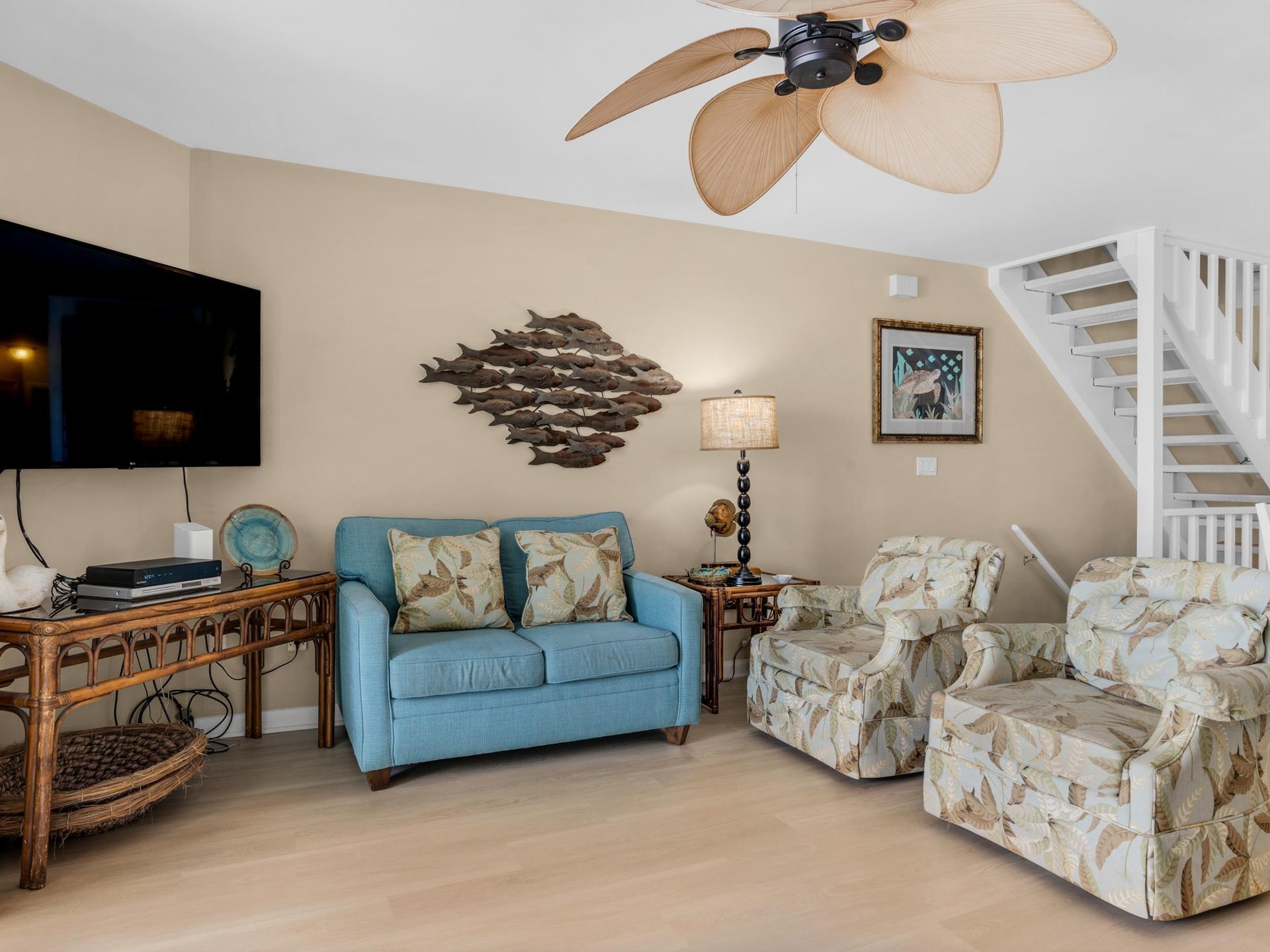 Living Area on 2nd Floor with Flat Screen TV