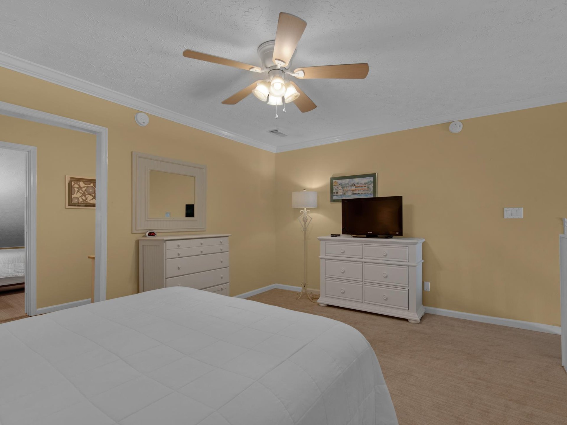 Queen Bedroom 2 in Loft