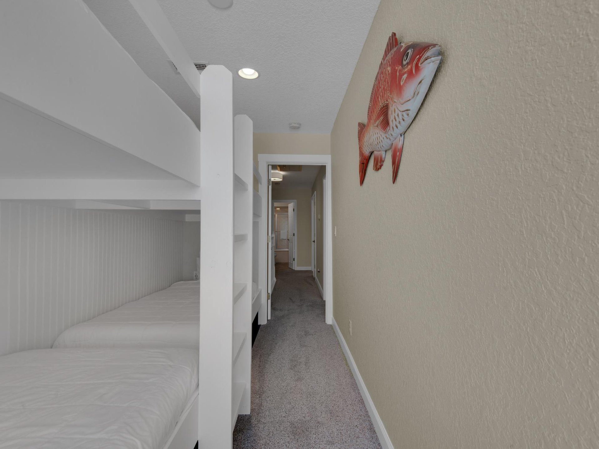 Long Bunk Room with 4 Twins