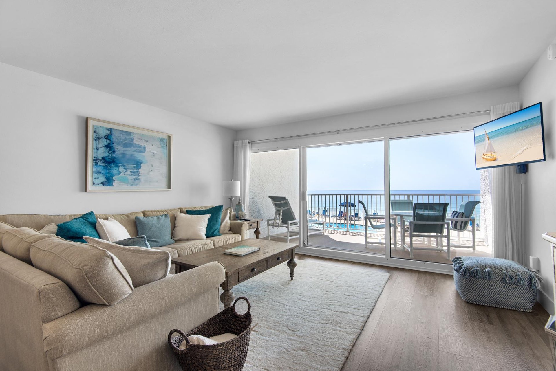 Living area with amazing view