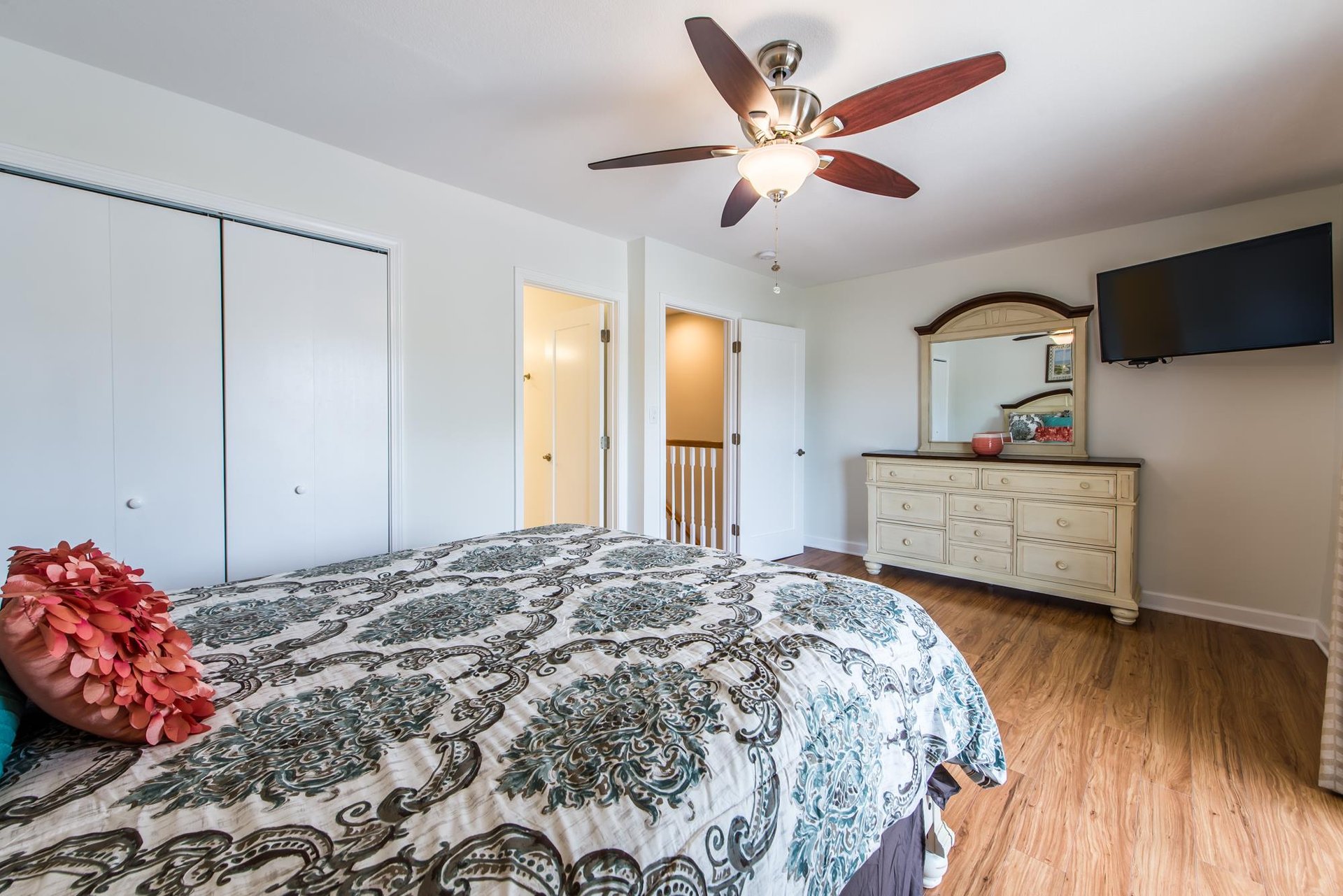 Primary Bedroom on 2nd Floor with Queen Bed and Flat Screen TV
